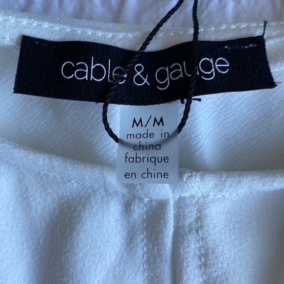 Cable and Gauge puff sleeved white blouse.Ruched front with slit neck & hook. M - Picture 10 of 16